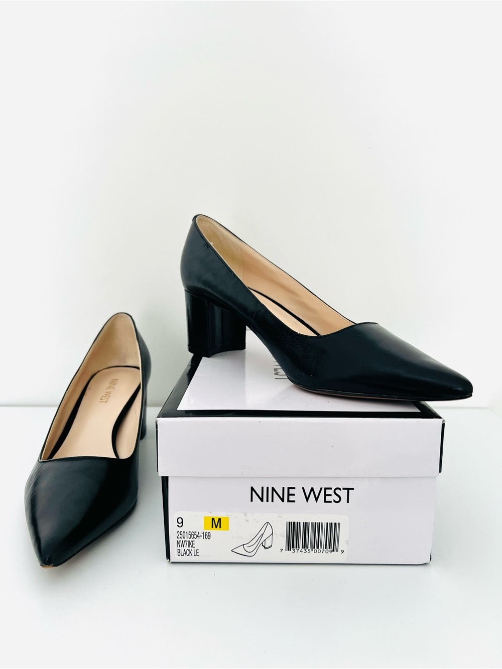 Nine West Women Black Leather 2” Block Heel Pumps Size 9M